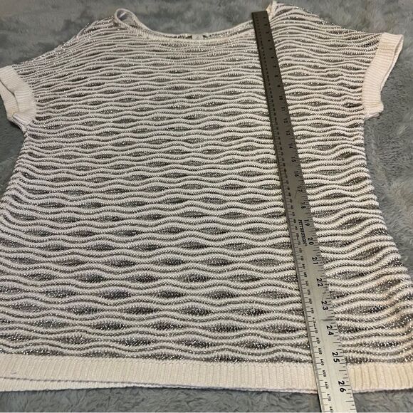 Chicos Silver Metallic Thread And White Short Sleeve Summer Sweater Sz 2 Medium - Picture 8 of 8